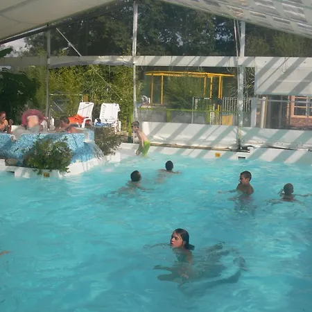 Camping Les Parcs Campsite Penestin